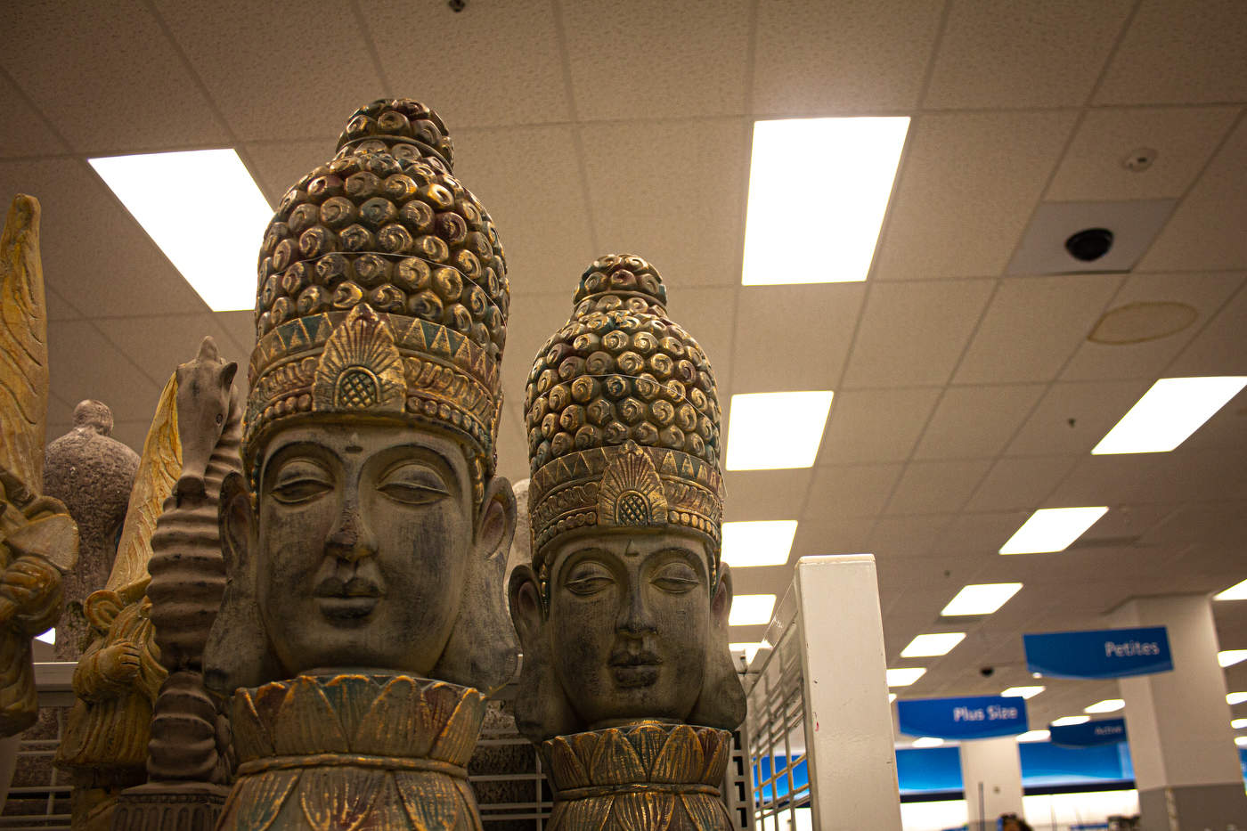 Всё на продажу!