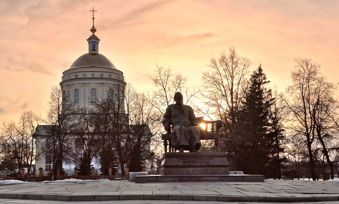 Благие вести вечером в городе