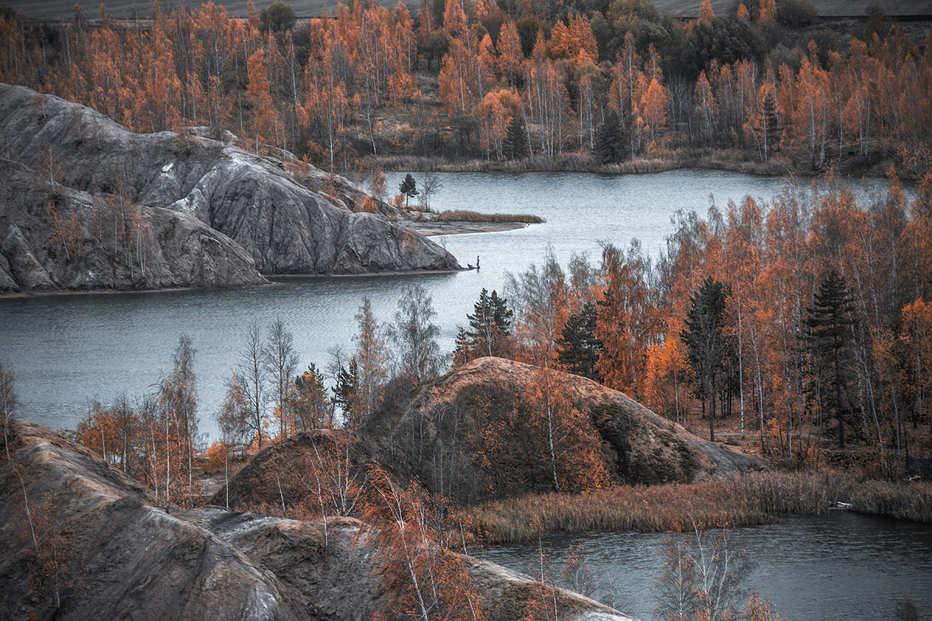 В краю голубых озер.