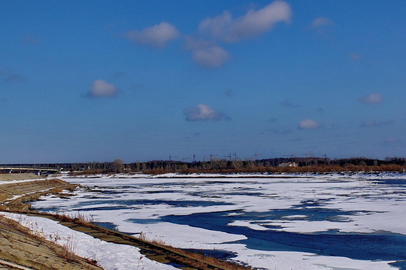 *Апрельским днём.**