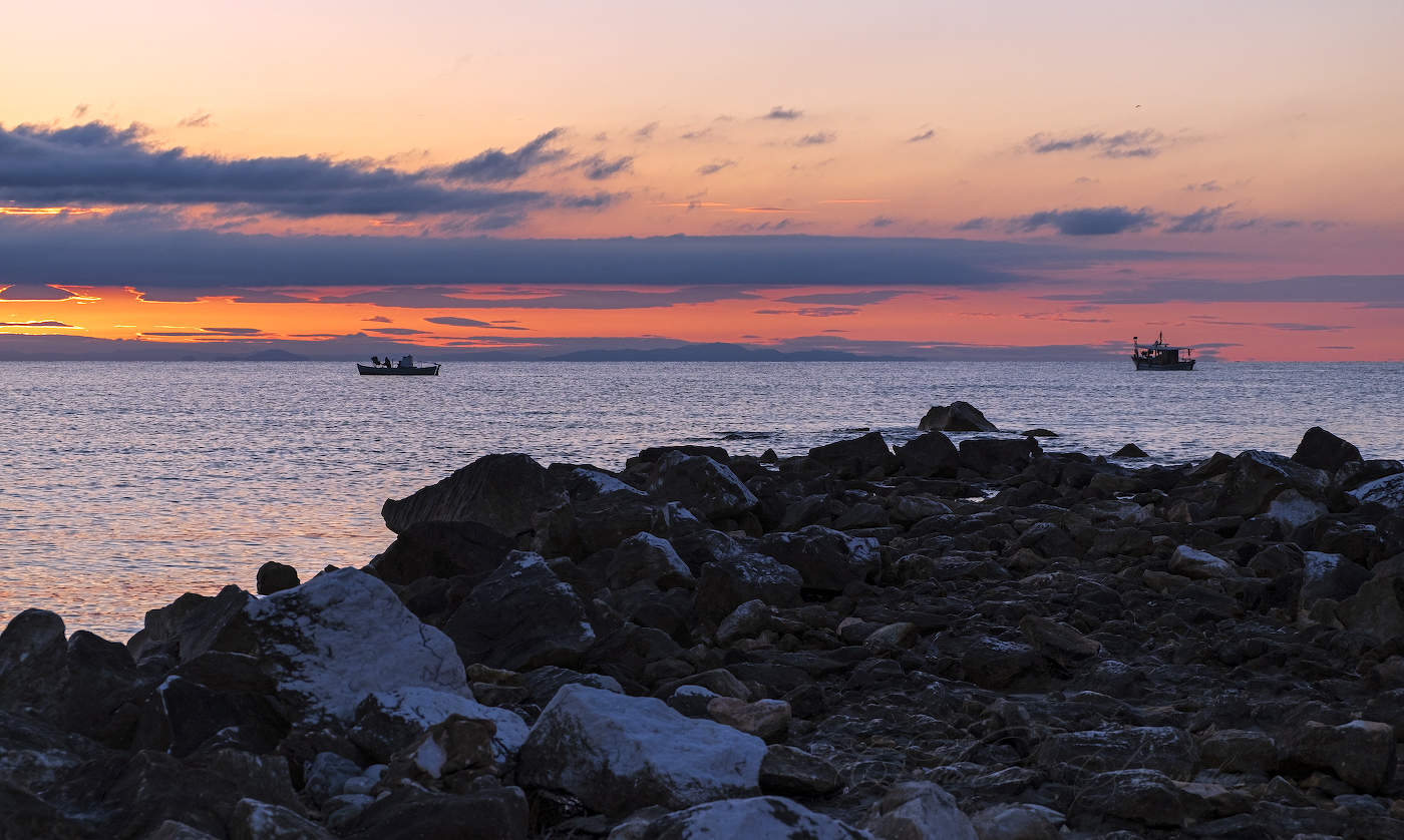 Уходили в море рыбаки
