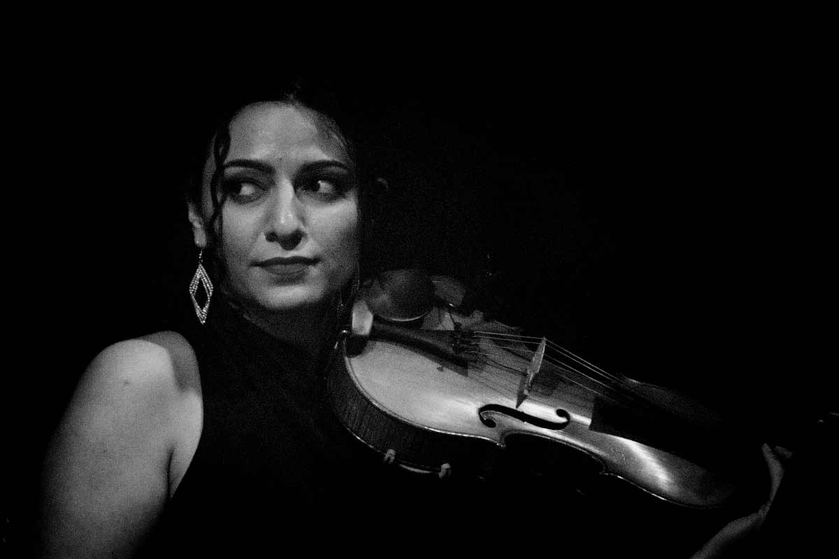 Молчала скрипка