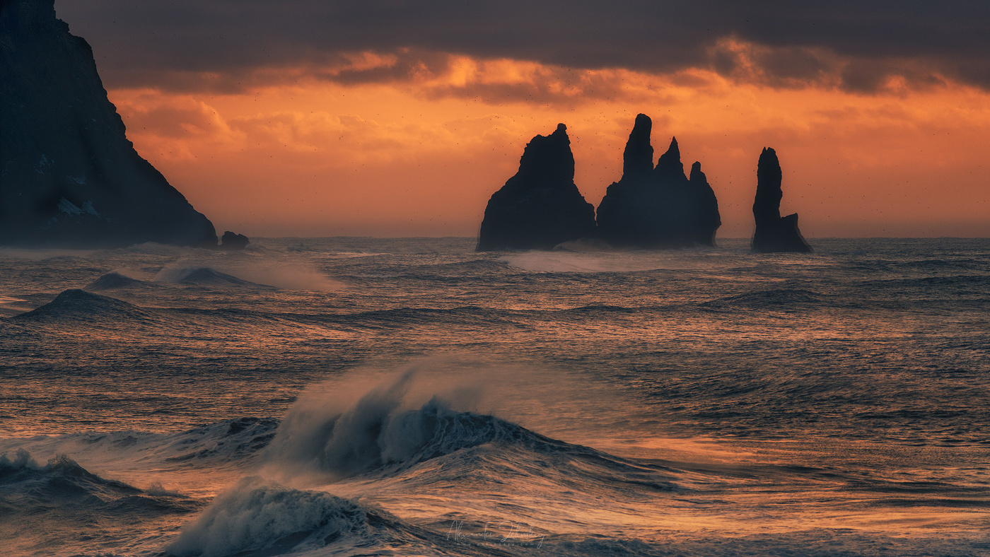 Рейнисдрангар