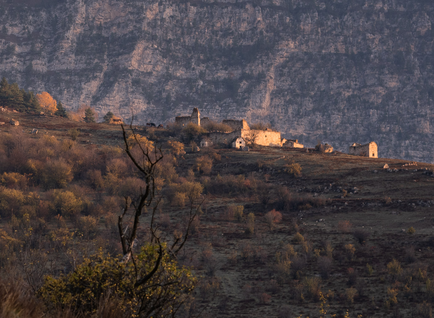 Старая крепость в горах