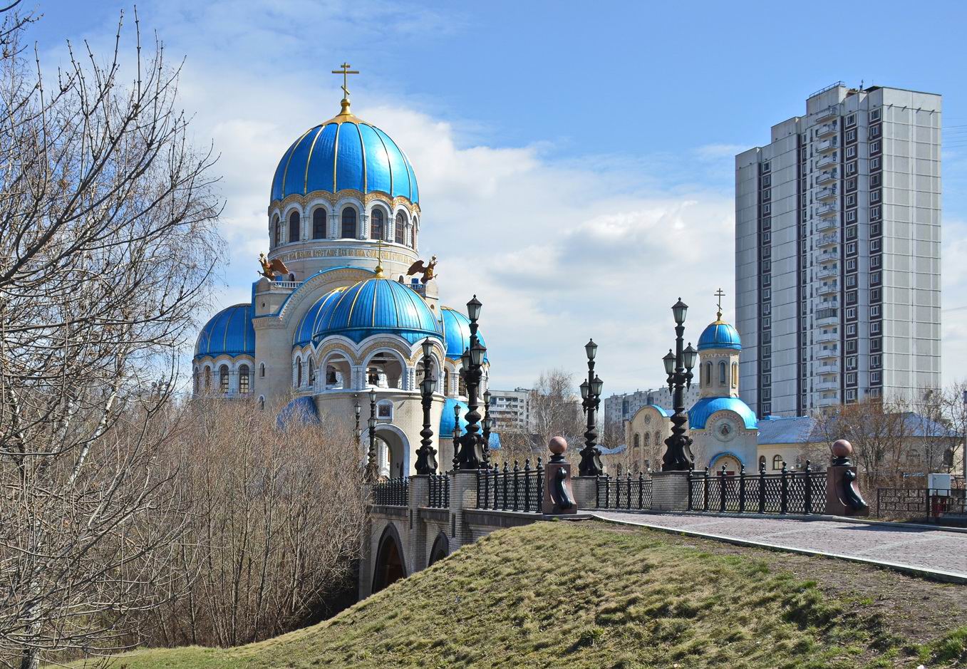 Храм Живоначальной Троицы на Борисовских прудах.