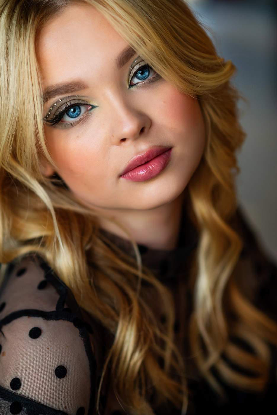 Лера в чёрном платье