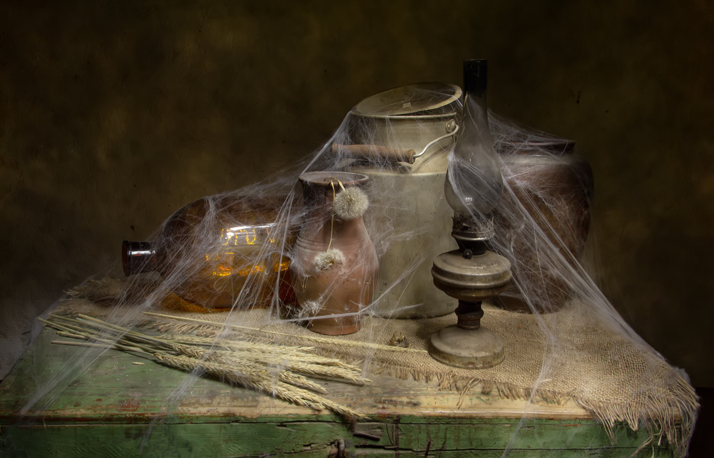 На старом сундуке...