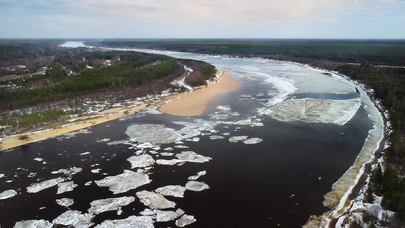 ледоход на Вычегде...