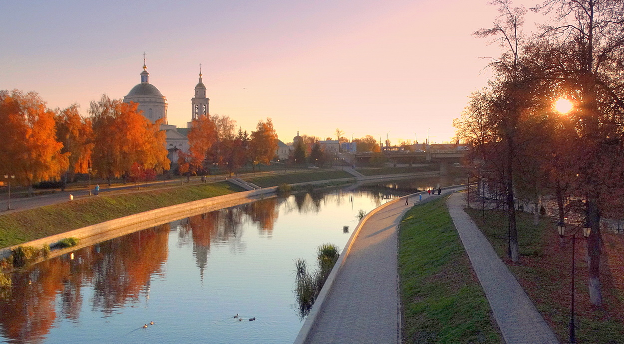 Осенним вечером в городе