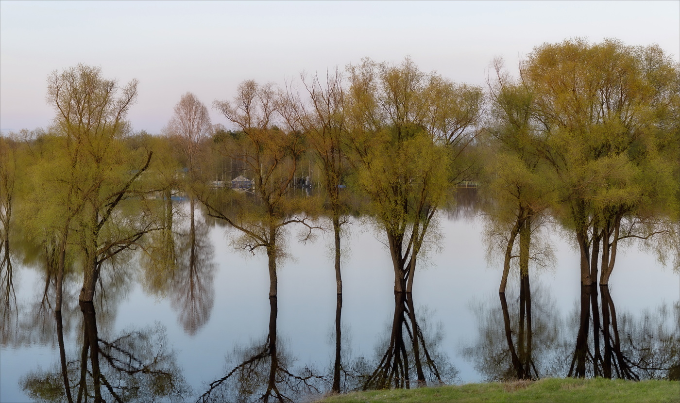 Весенний вечер тих...