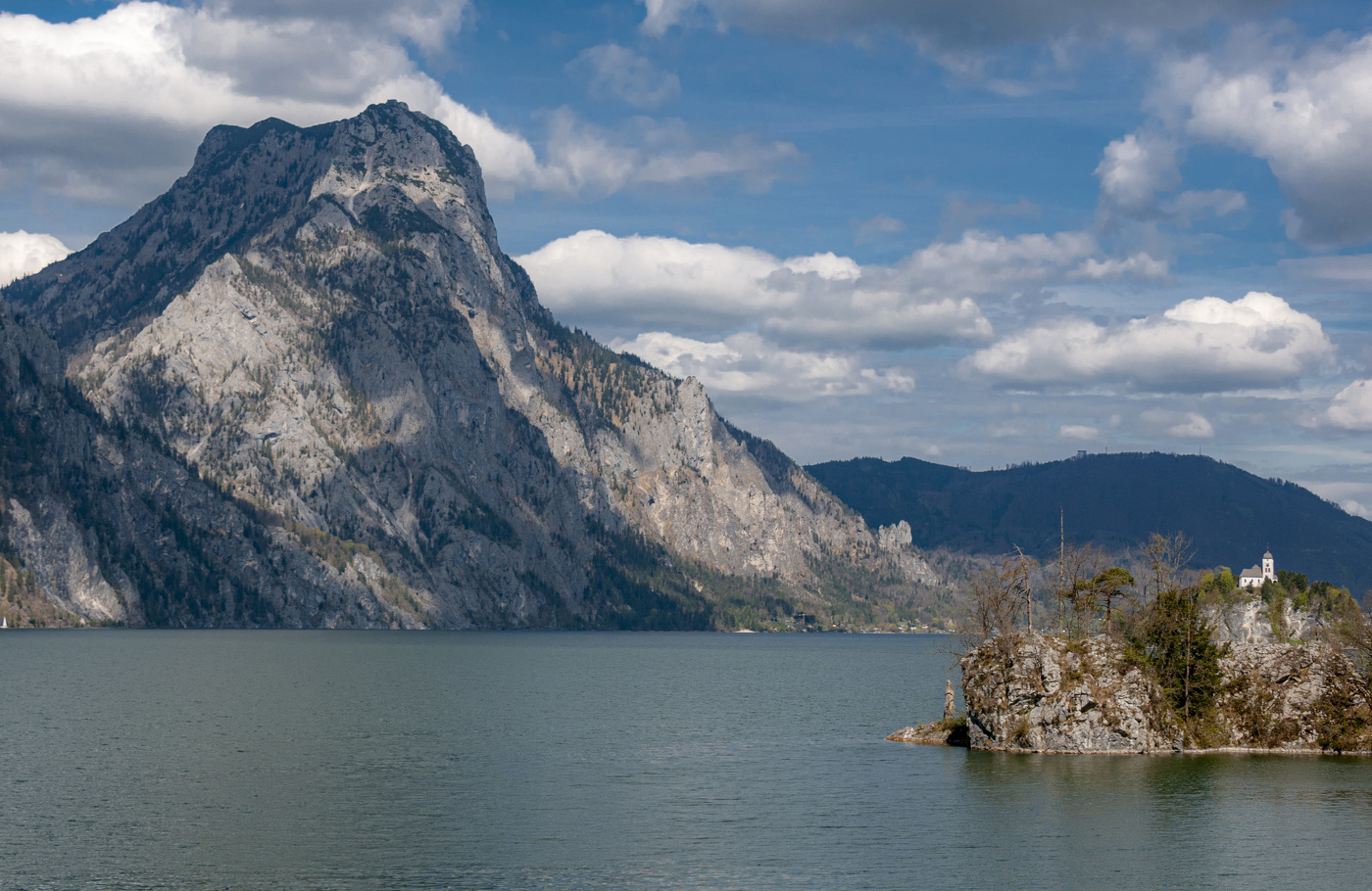 Скалистый берег