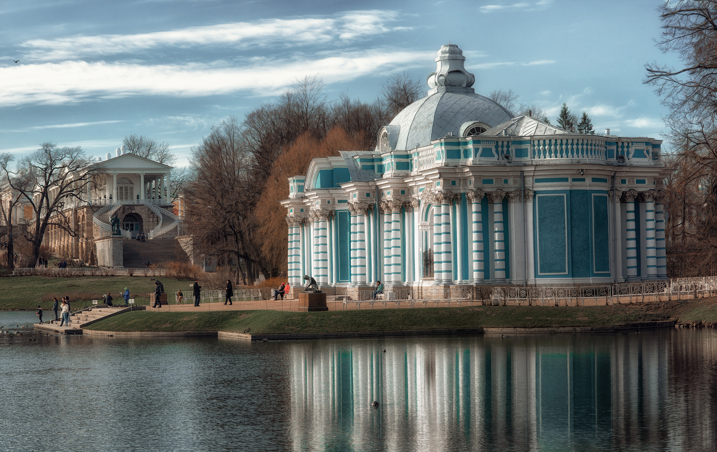 Грот(Утренняя зала). Лодочная пристань .