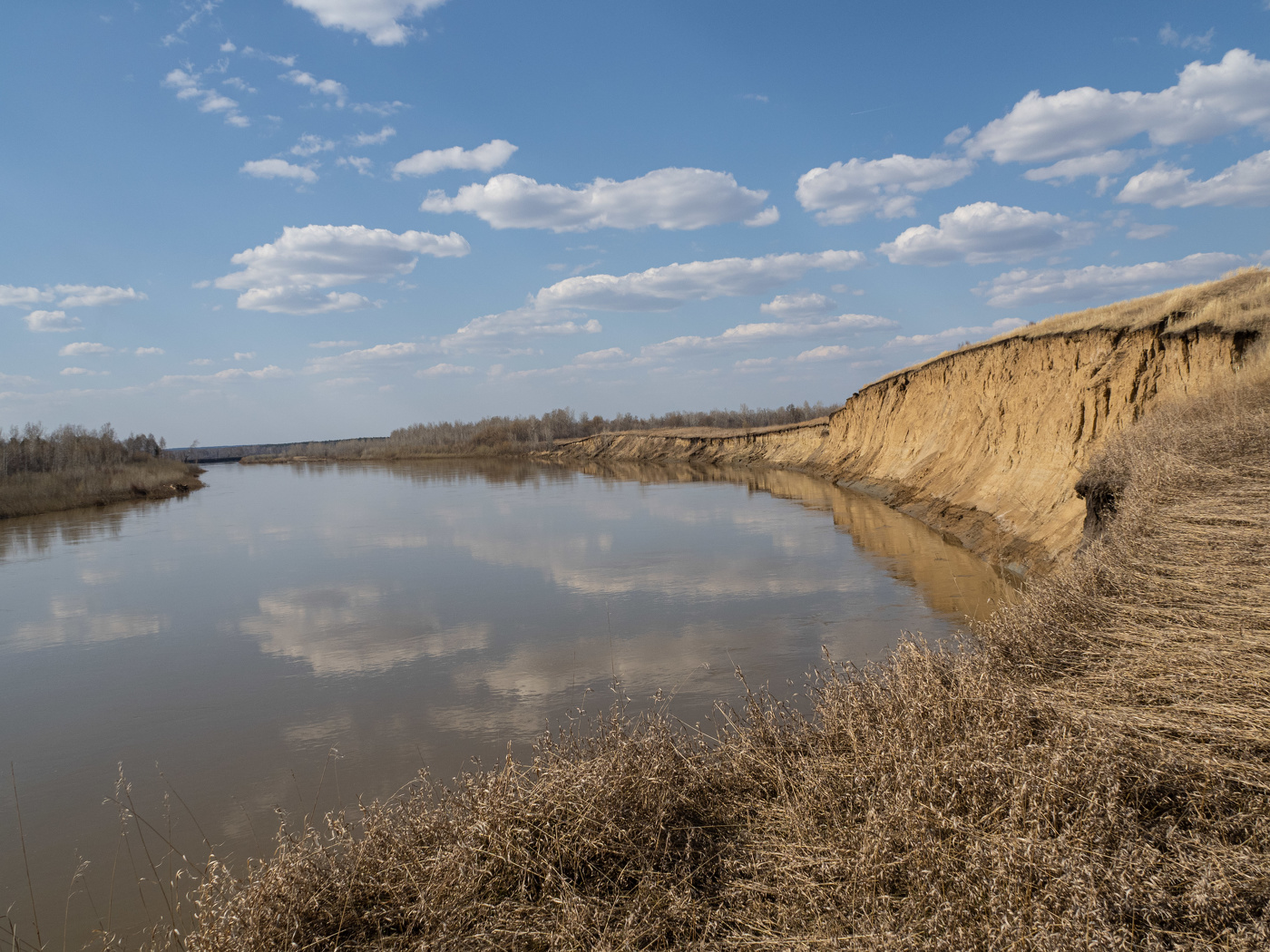 На крутом берегу