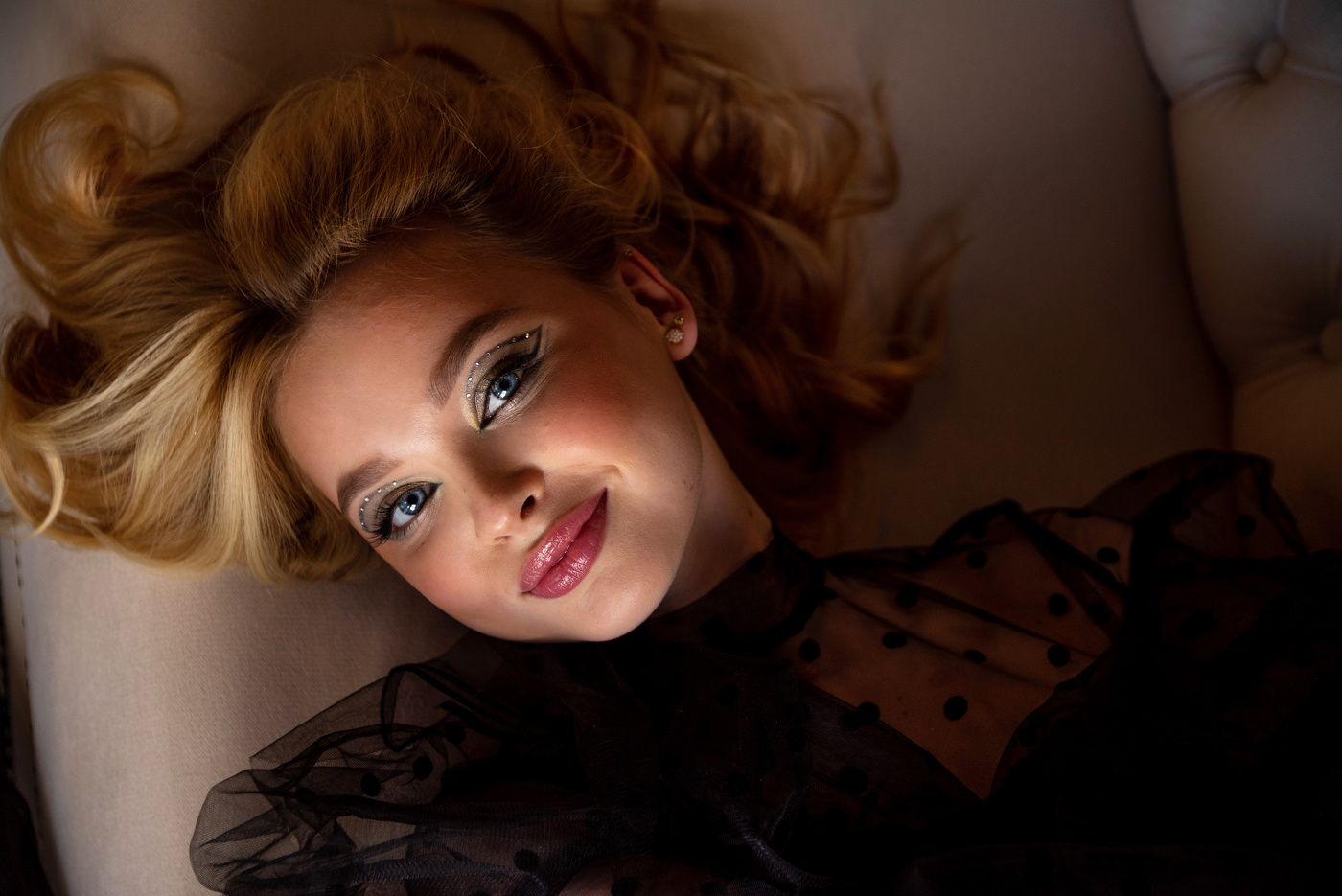 Кудряхи на диване