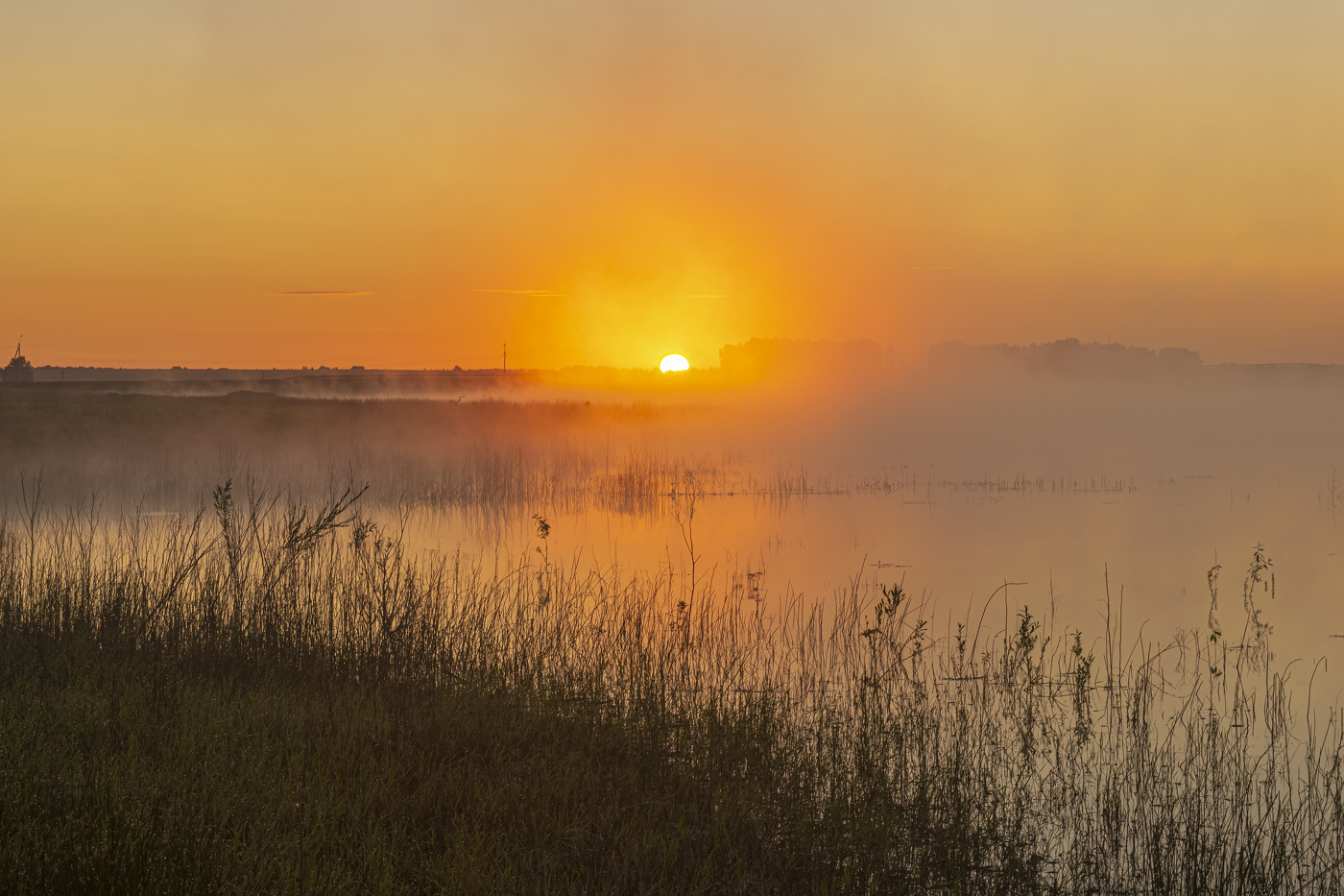 восход на пруду