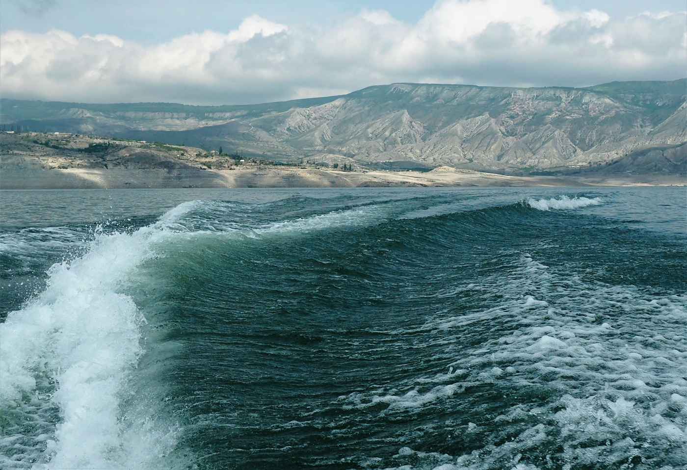 Чиркейское водохранилище.