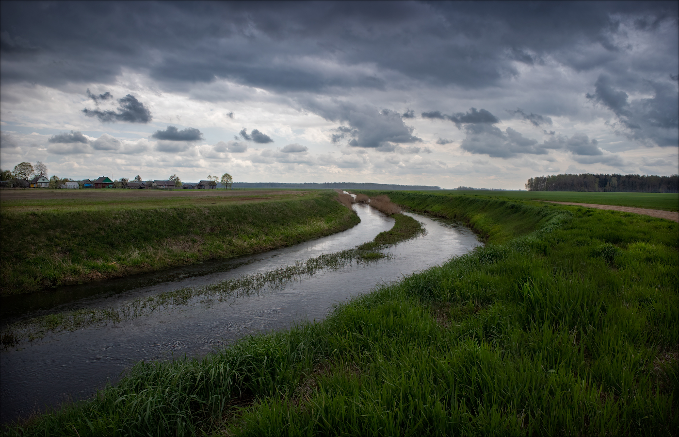 Ненастный май