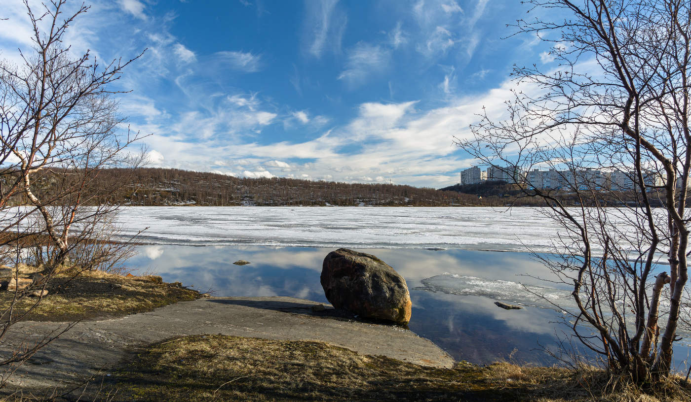 весеннее озеро
