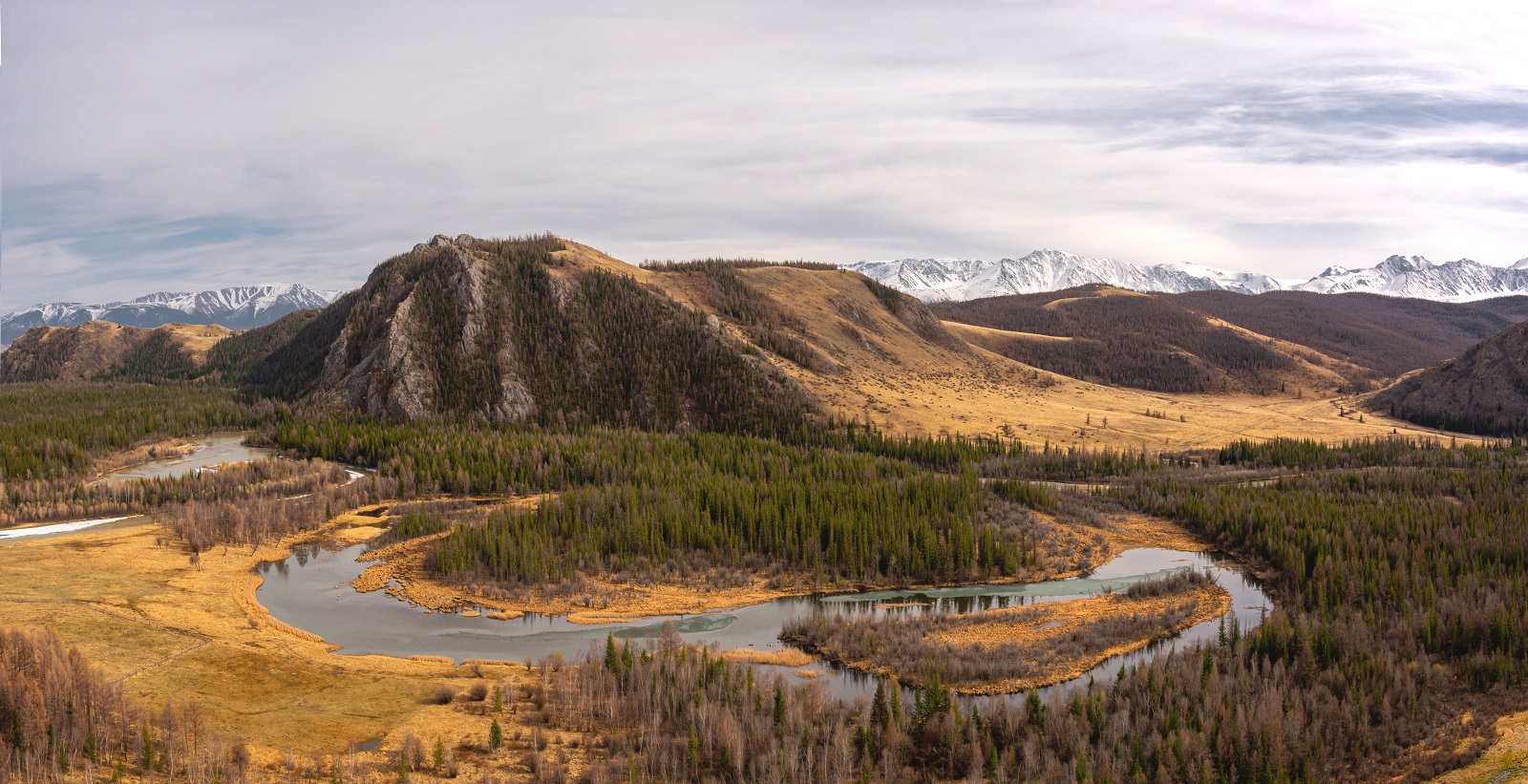 В долине Чуйских меандр