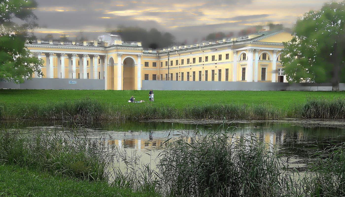 одни на лужайке