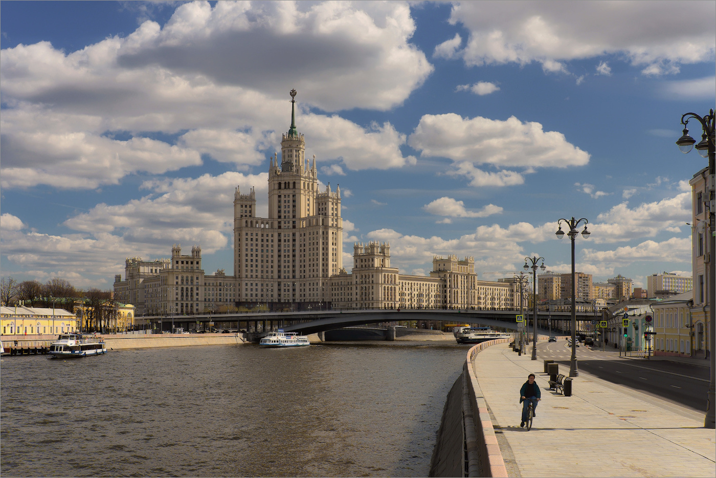 Высотка на Котельнической...