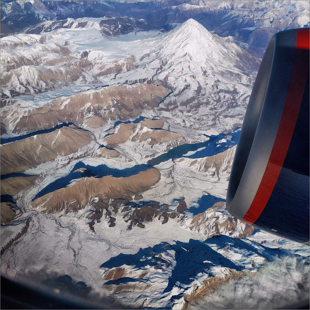 Под крылом самолета Дамаванд...