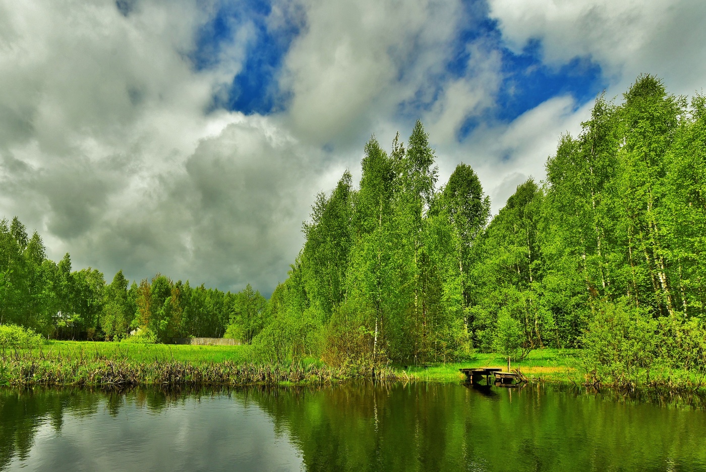 "Летят облака, как битый лед ..."