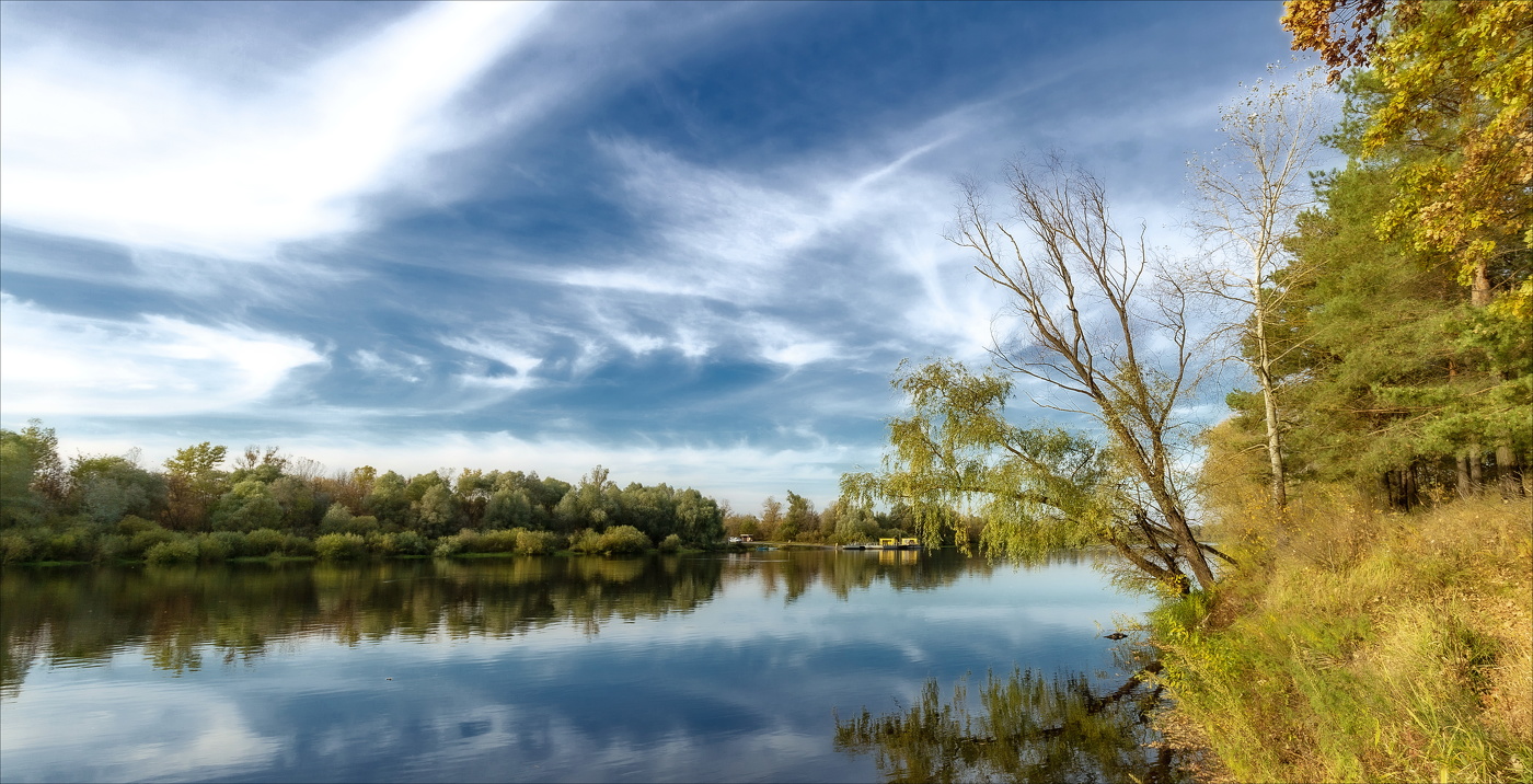 Соединяет берега паром...