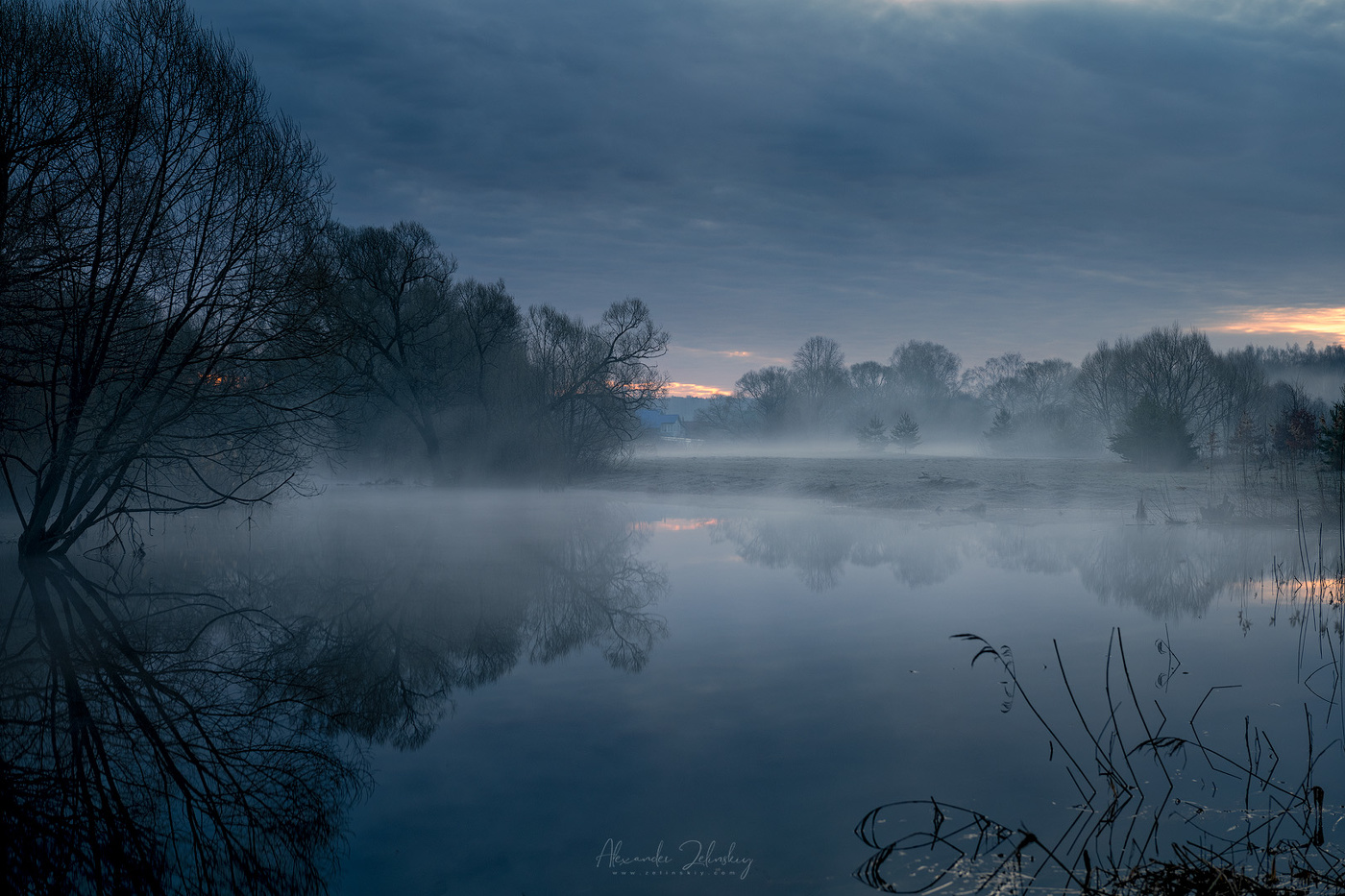Утро весенней реки