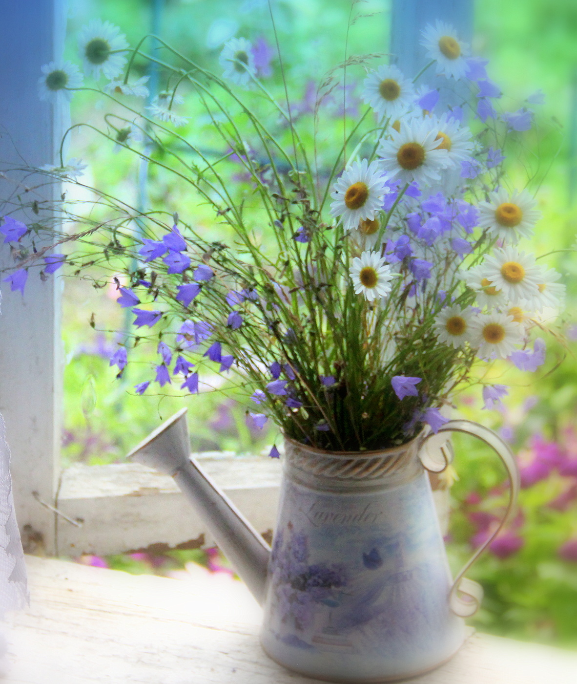 Натюрморт с полевыми цветами!