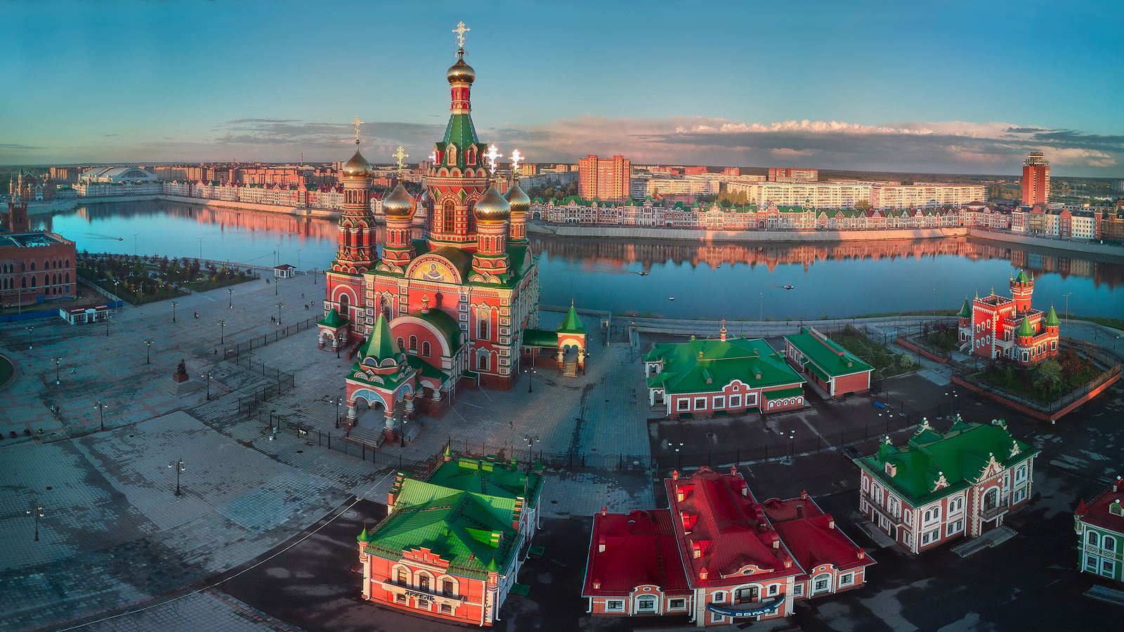 вид на Благовещенский собор и набережную "Брюгге" в г. Йошкар-Ола