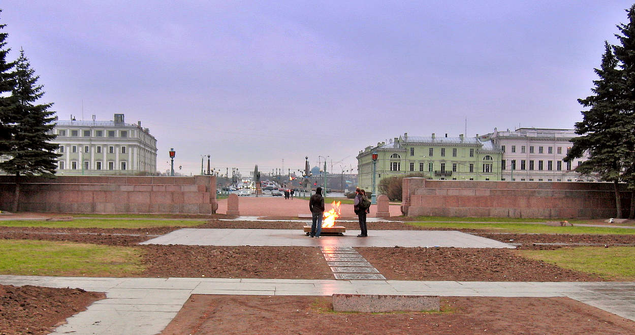 У вечного огня в Питере