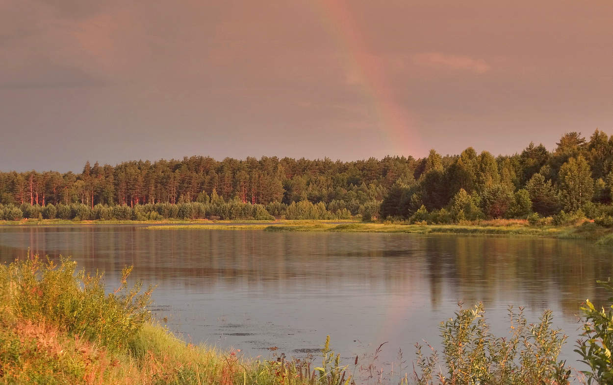 Радуга во время летней грозы
