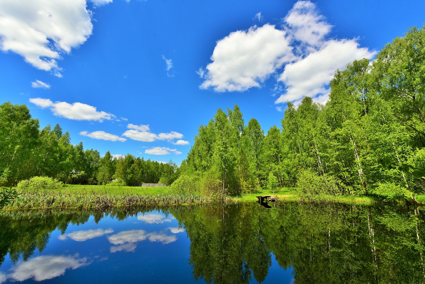 "Лениво и тяжко плывут облака ..."