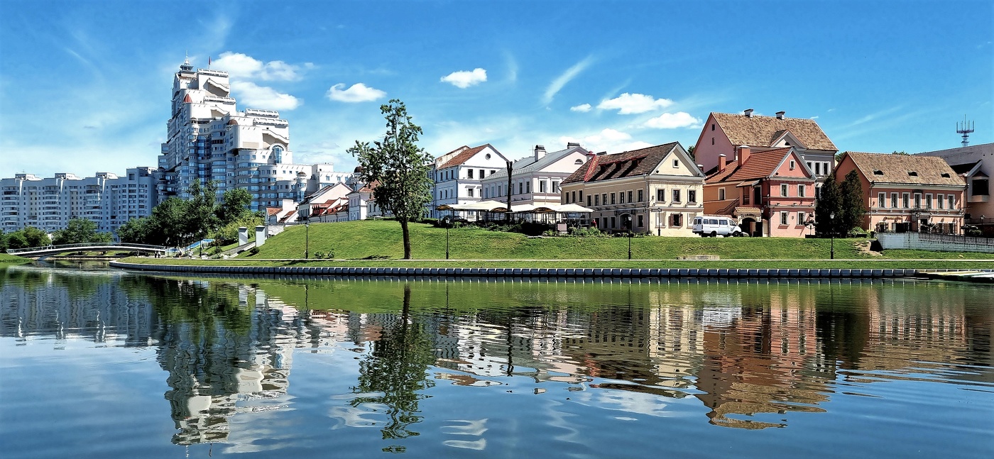 Июньский полдень в большом городе...