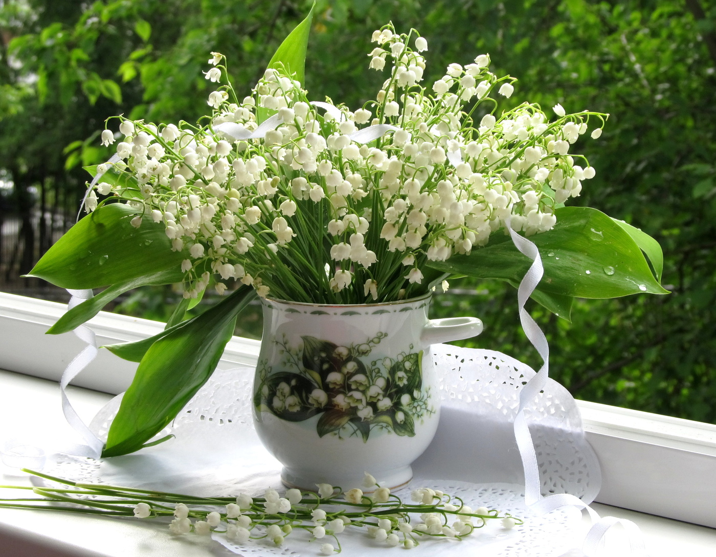 Натюрморт с ландышами!