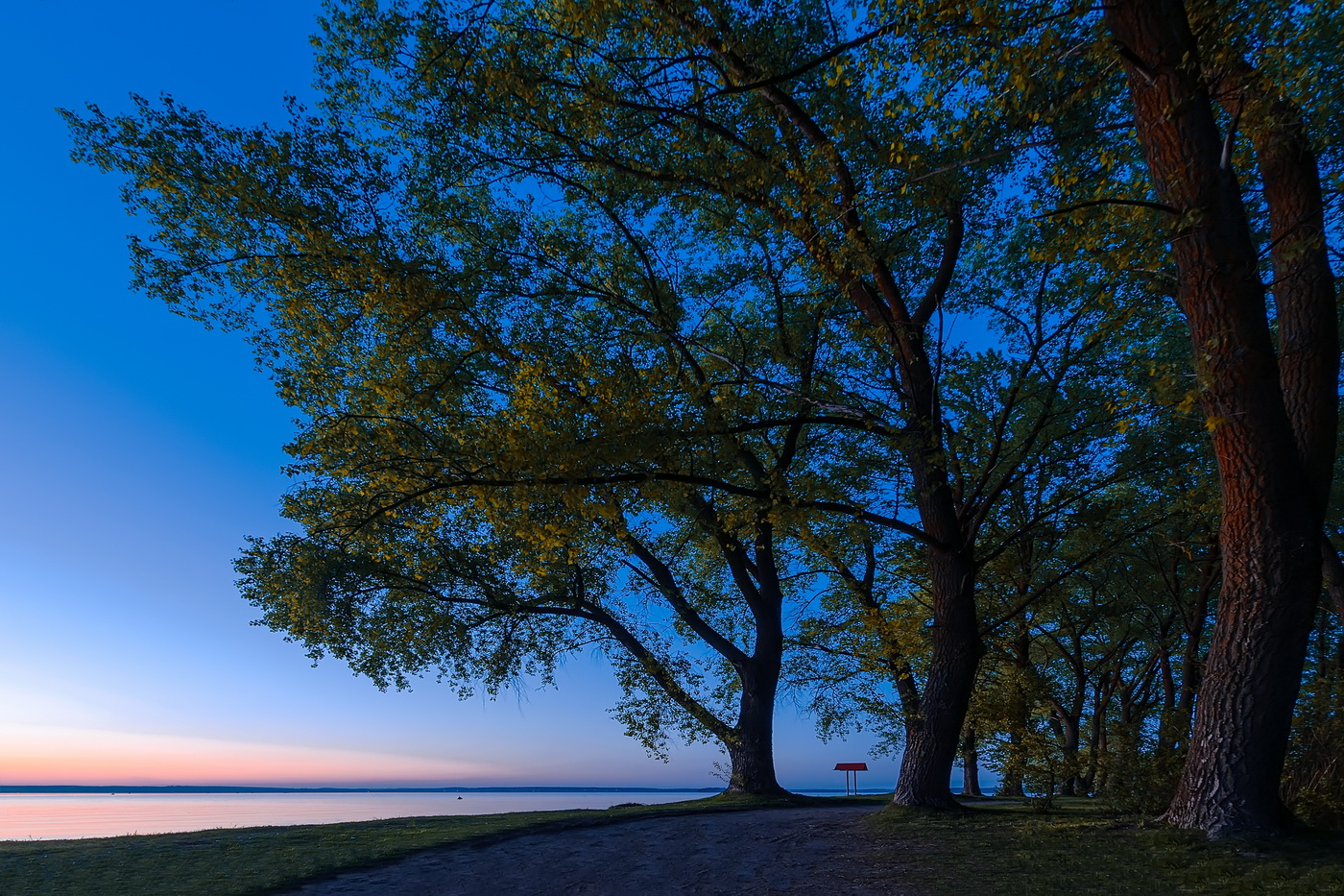 Вечер на озере