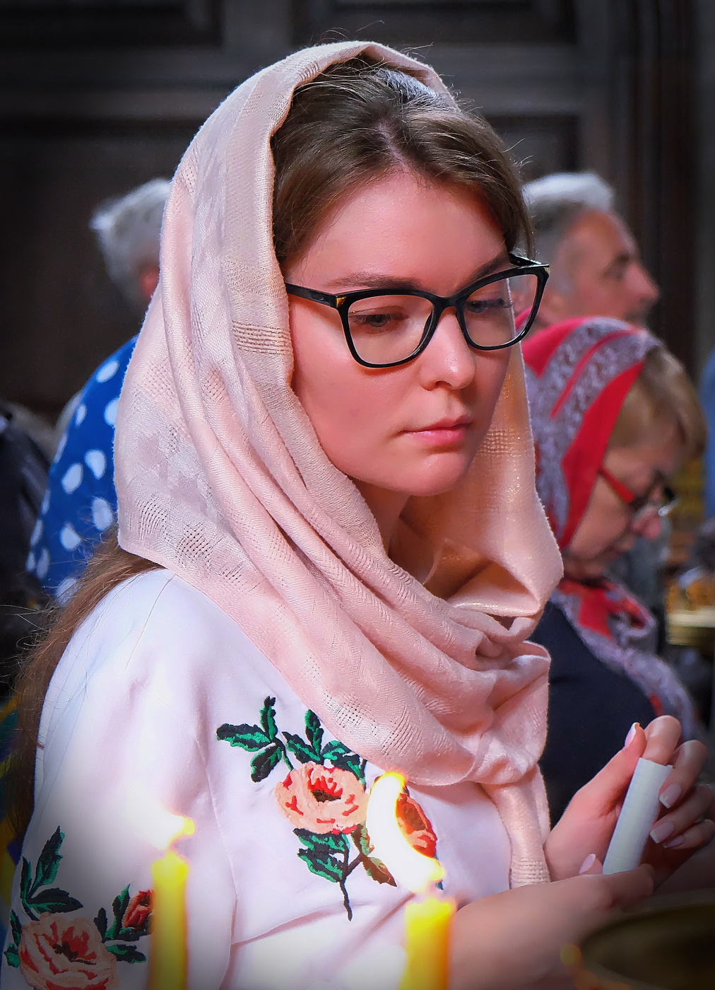 Монастырь. Повседневная жизнь. Прихожанка.