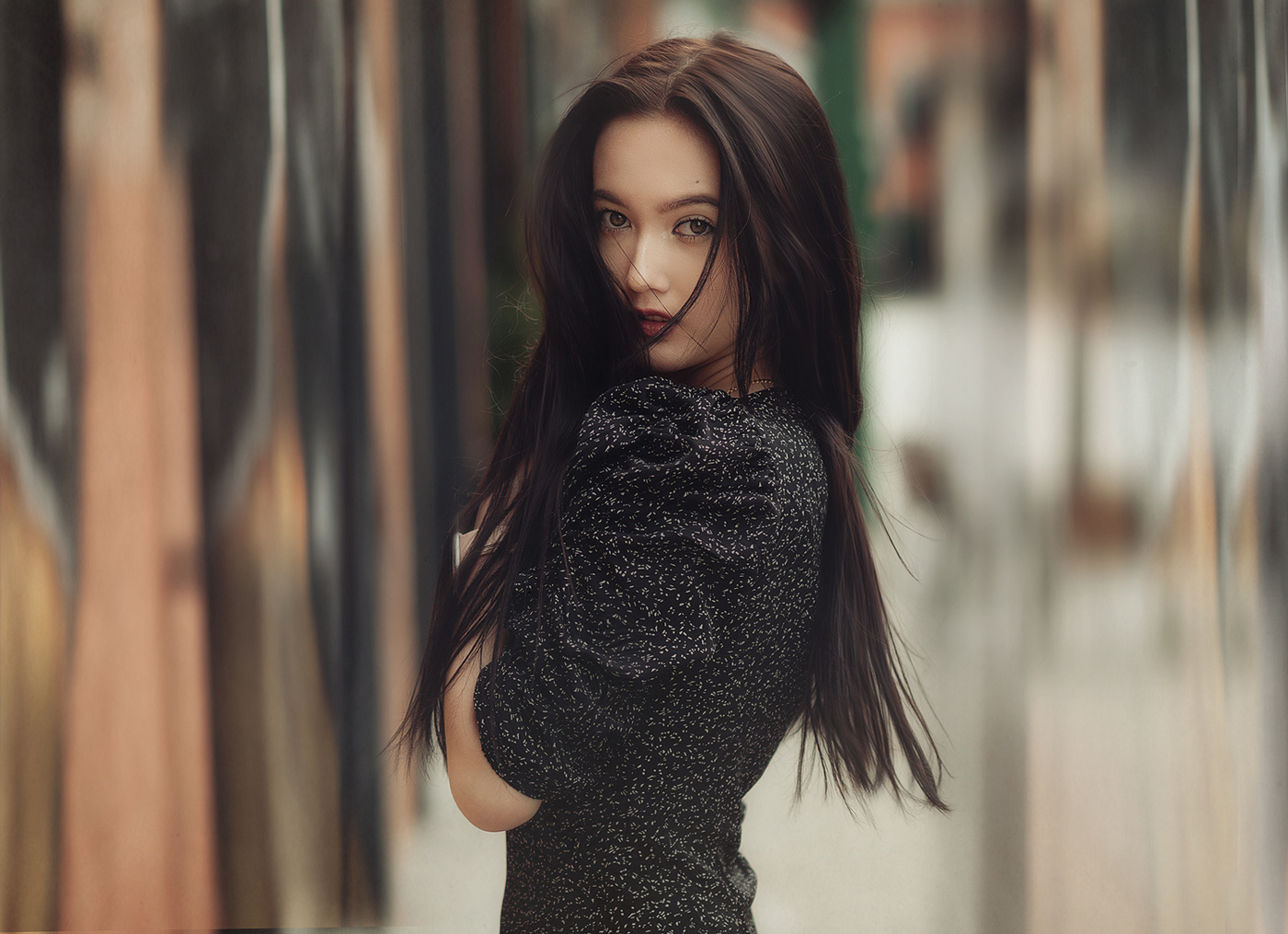 Девушка по имени -Душа.., ранима, искренна, проста.., она как белый лист чиста...