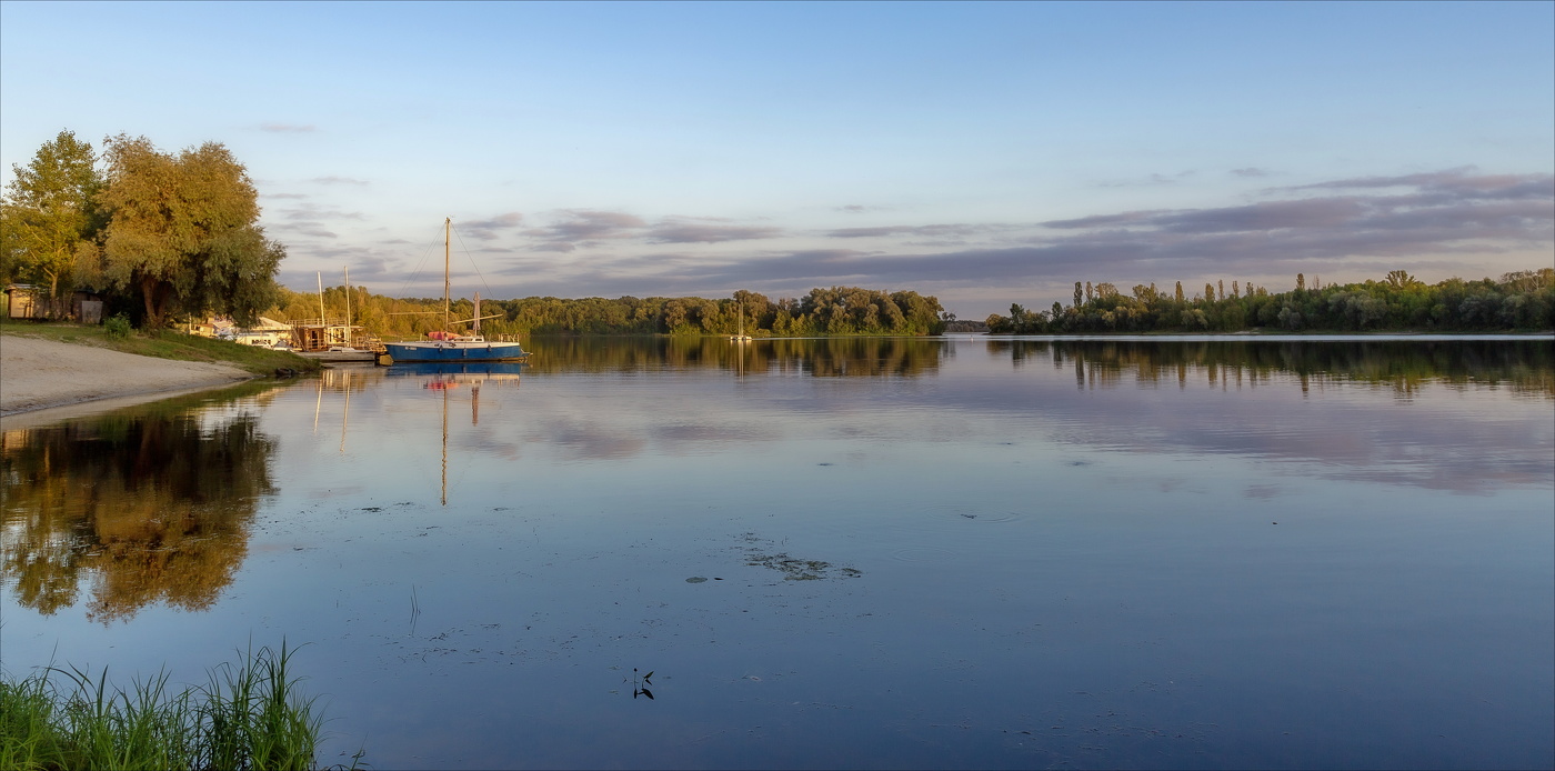 Накинул вечер лёгкую вуаль...