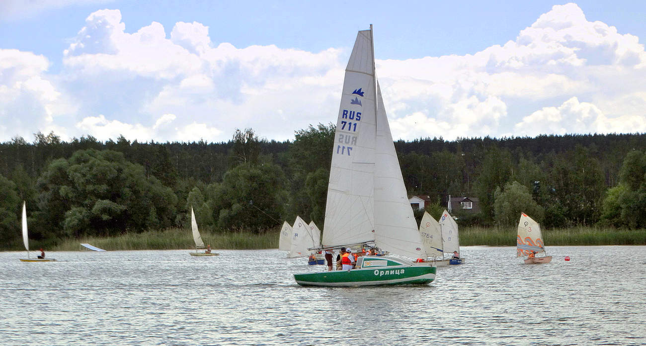 Парусная регата на озере
