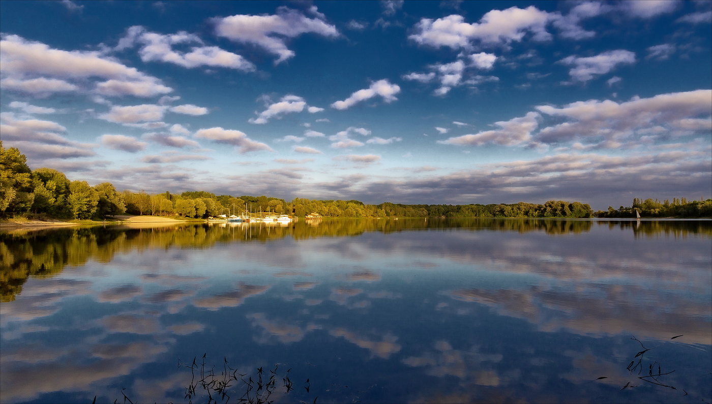 Вечерний парус одинокий...