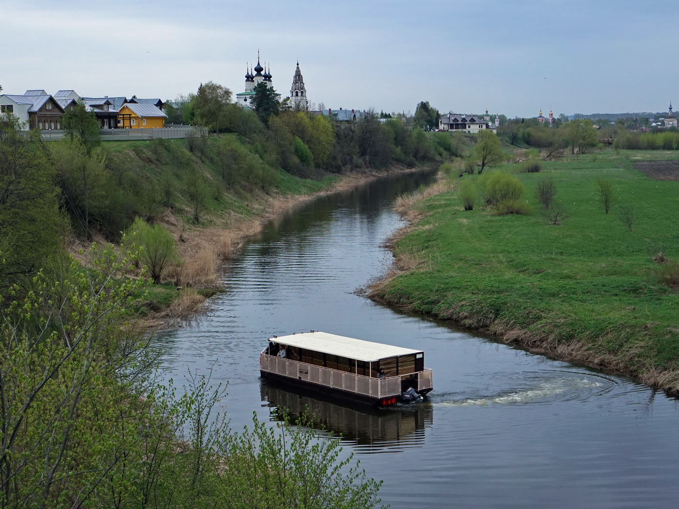 На малых реках.