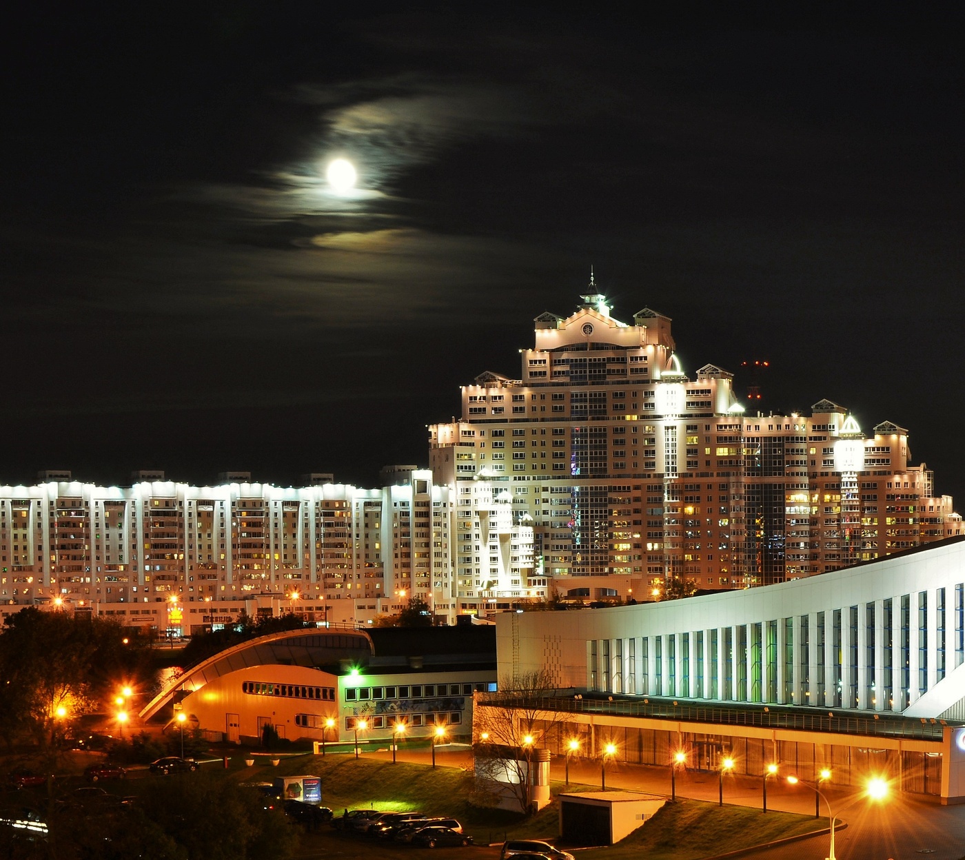 "Луна, как бледное пятно, сквозь тучи мрачные желтела..."