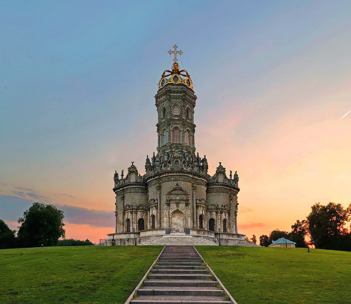 Знаменская церковь в усадьбе Дубровицы