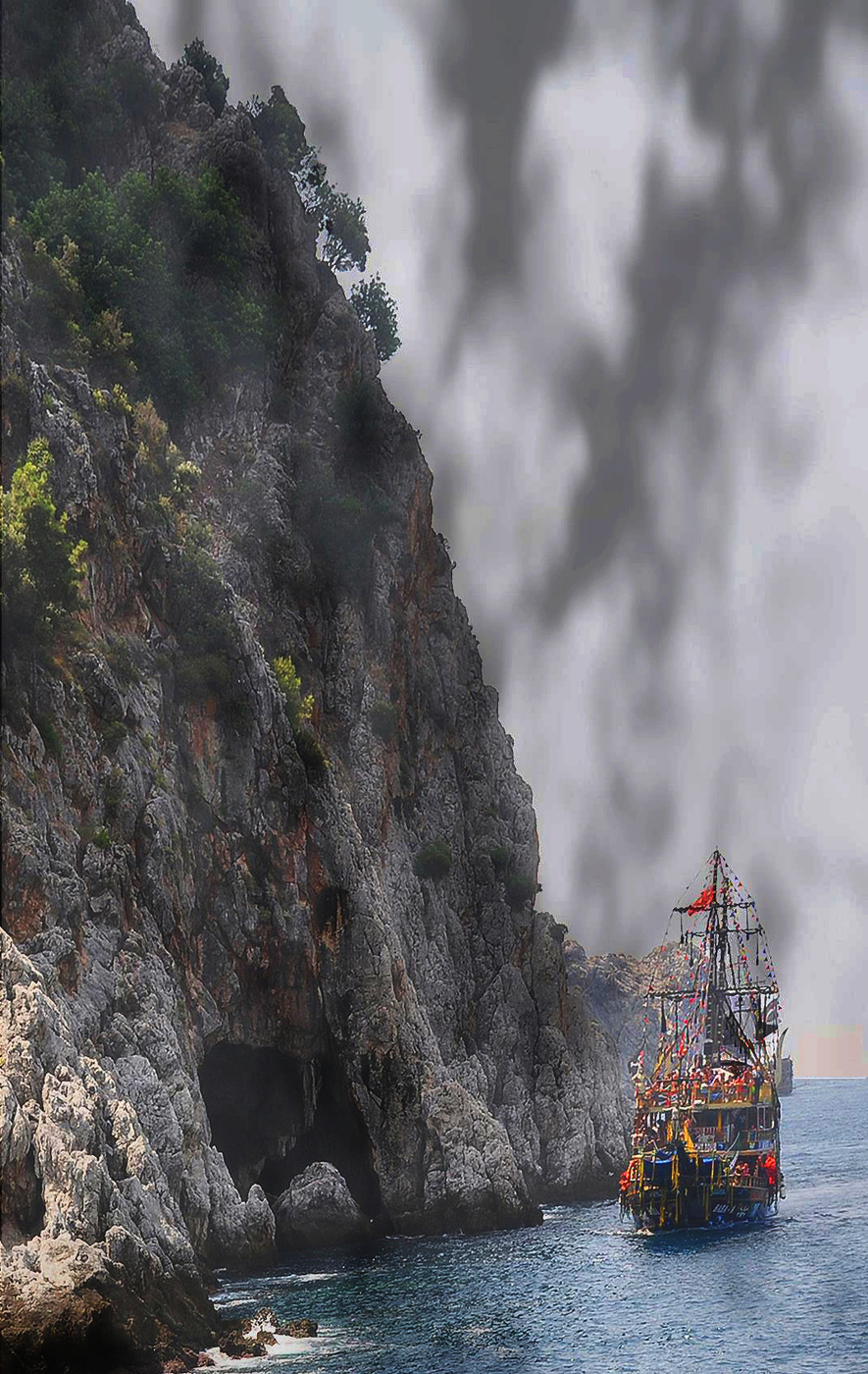 Нарядный "пират"