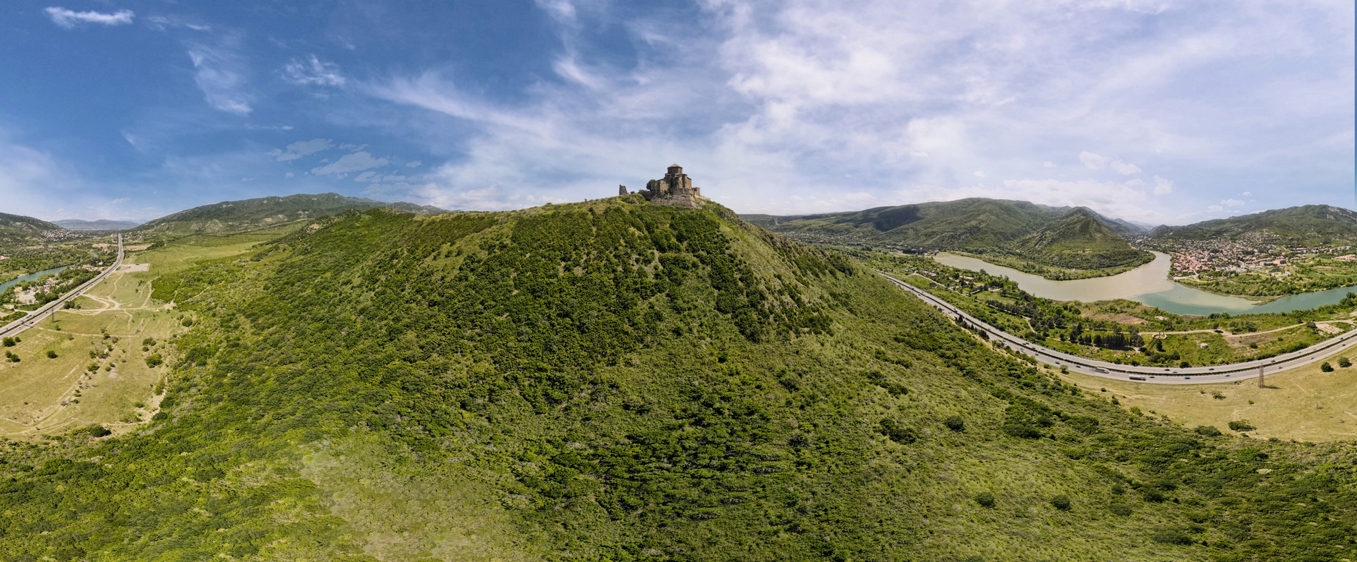 С видом на Монастырь Джвари