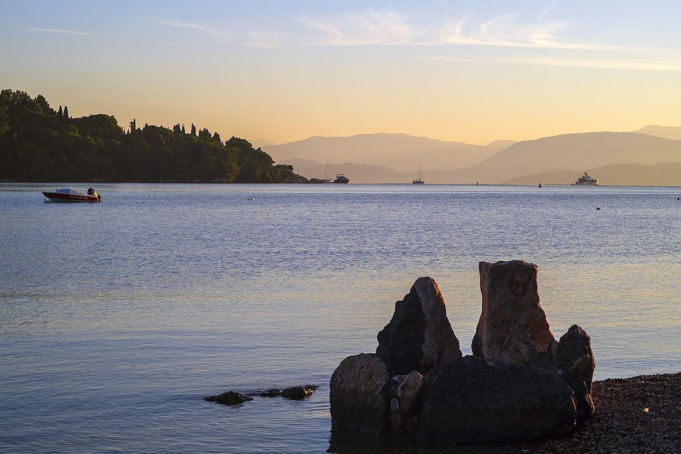 Ранее утро в бухте