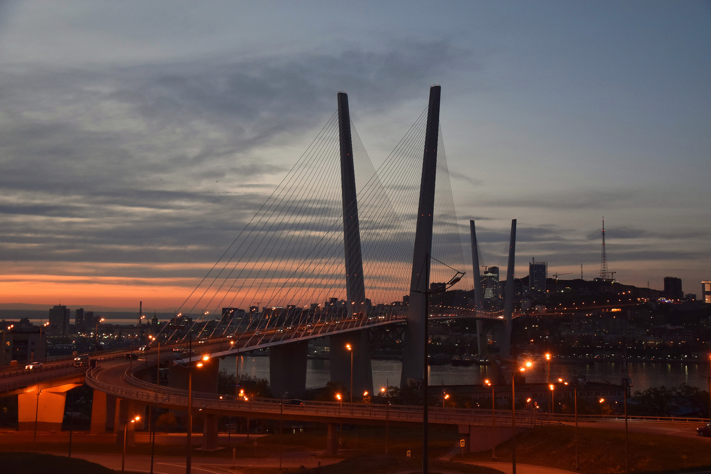 Город зажигает огни