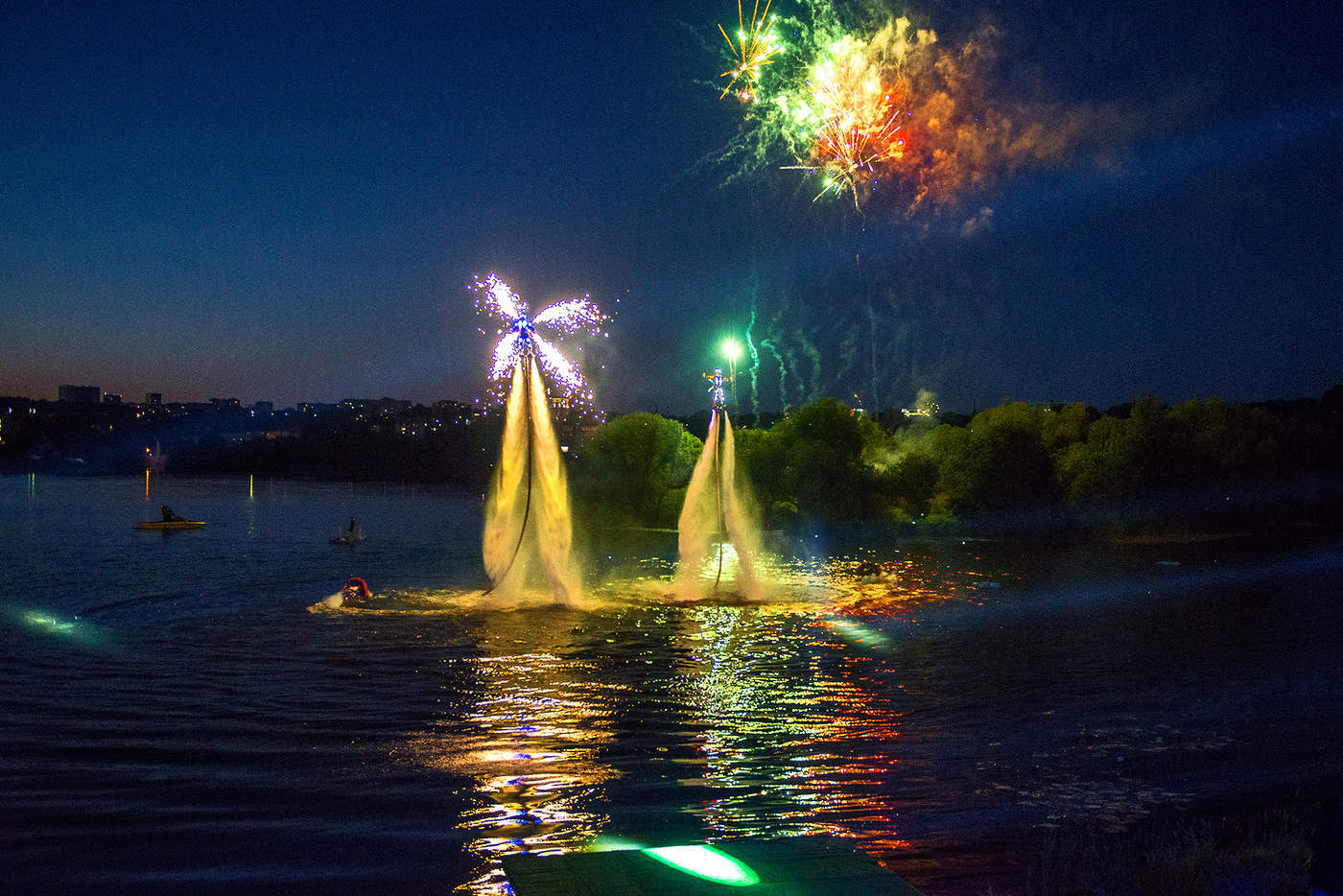 Водное шоу...